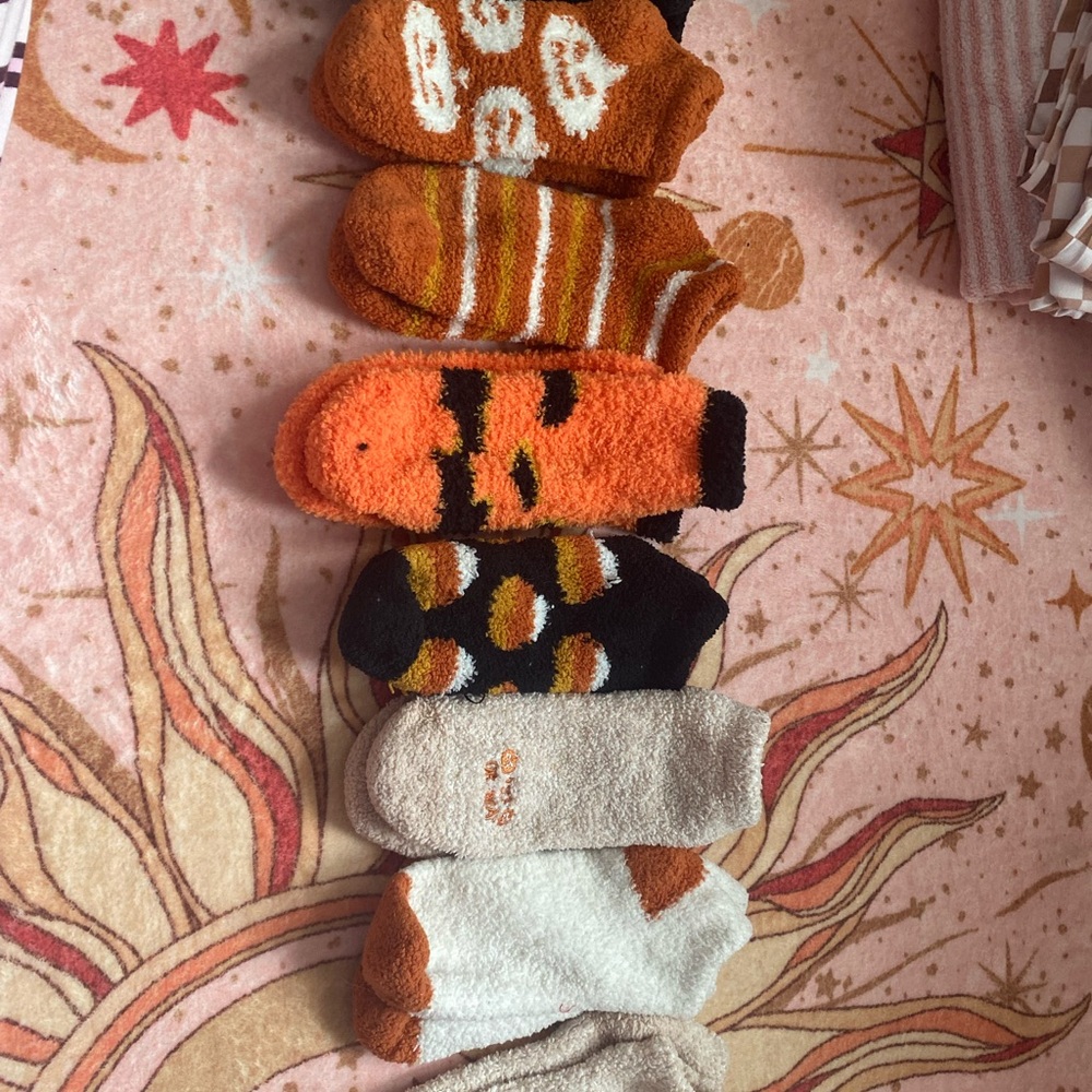 Women’s 6-9 Size Cozy Orange & Neutral Fuzzy No-Show Socks - Pack Halloween/Fall